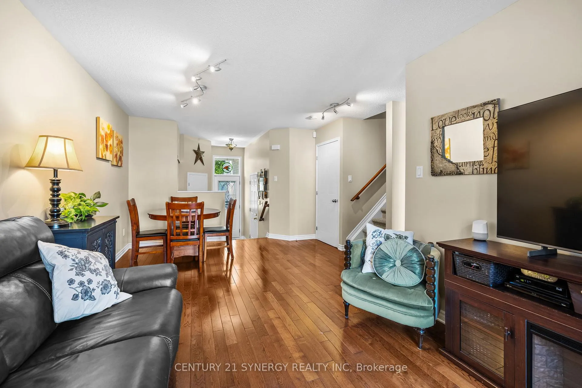 Photo 9 of 1826 Hennessy Crescent, Ottawa, Fallingbrook/Gardenway South — HOMEH