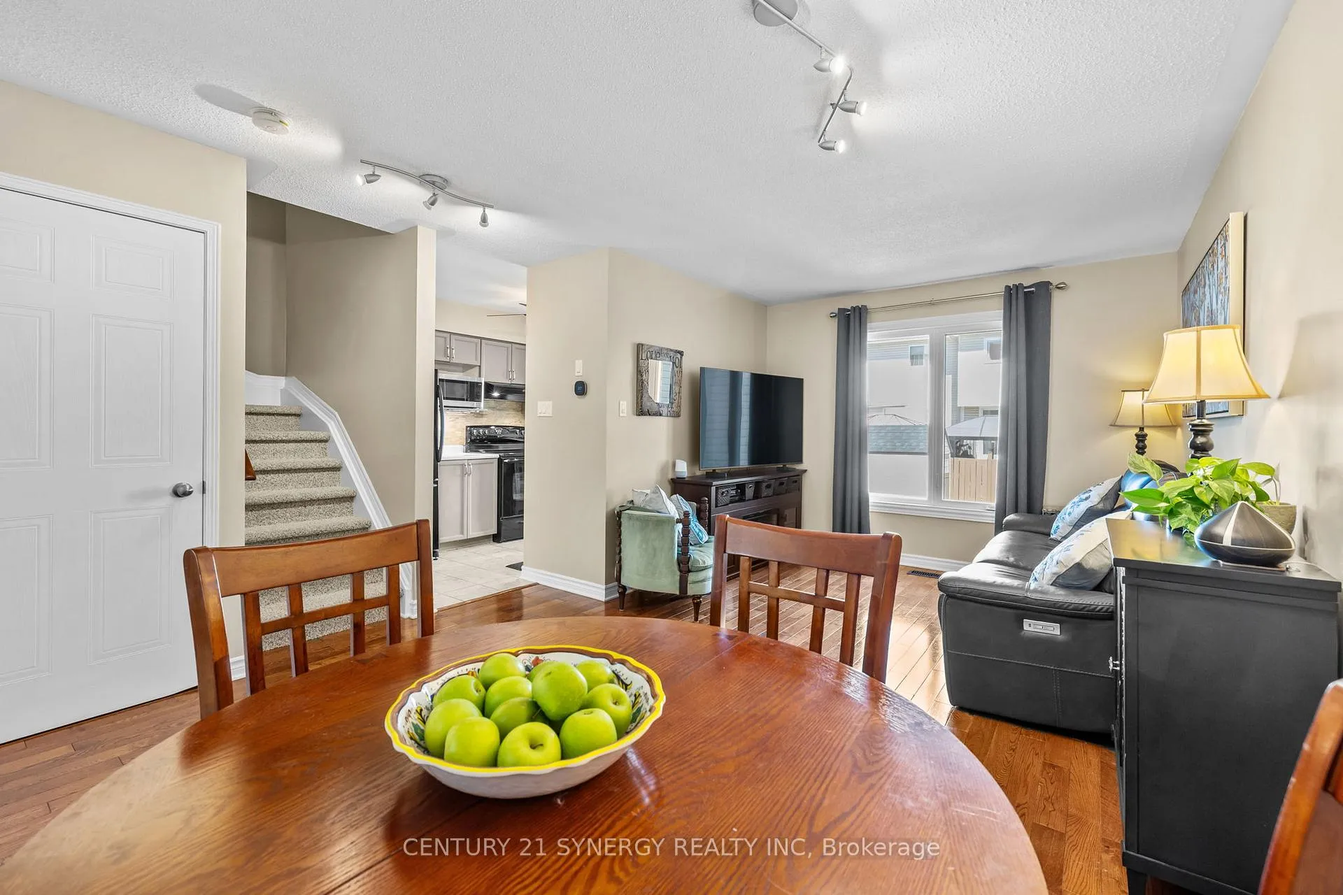 Photo 12 of 1826 Hennessy Crescent, Ottawa, Fallingbrook/Gardenway South — HOMEH
