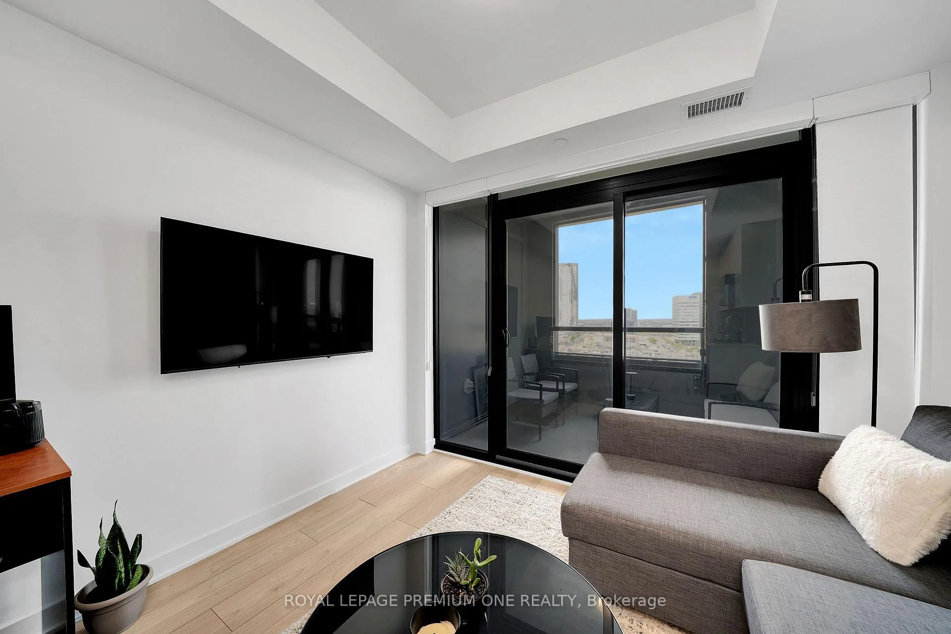 Photo 3 of Unit 1113, 2920 Highway 7 Road, Vaughan, Concord — HOMEH