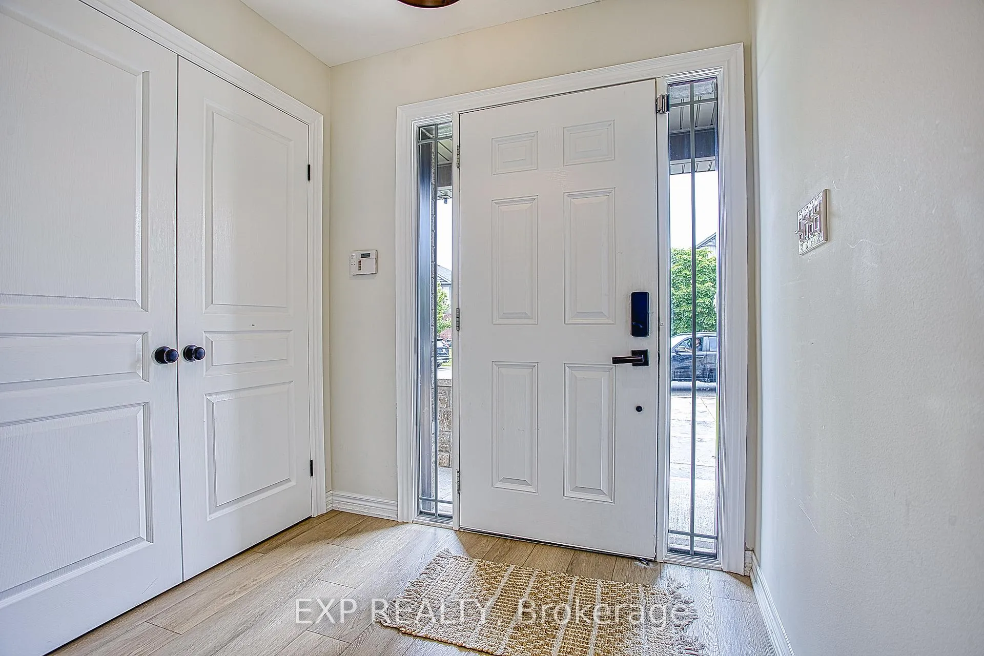 Photo 5 of 269 Cardinal Crescent, Welland, Coyle Creek — HOMEH