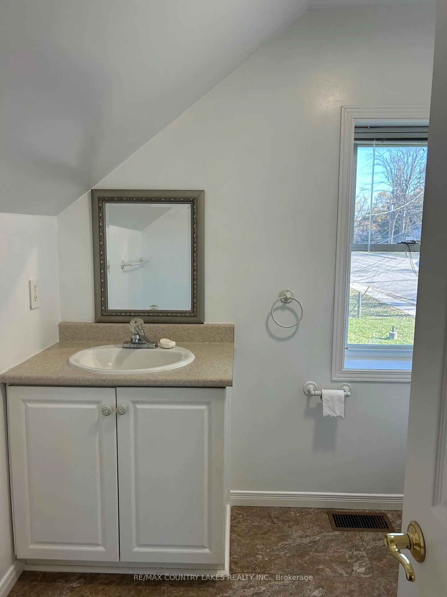 Photo 18 of 3232 Simcoe Road, Ramara, Brechin — HOMEH