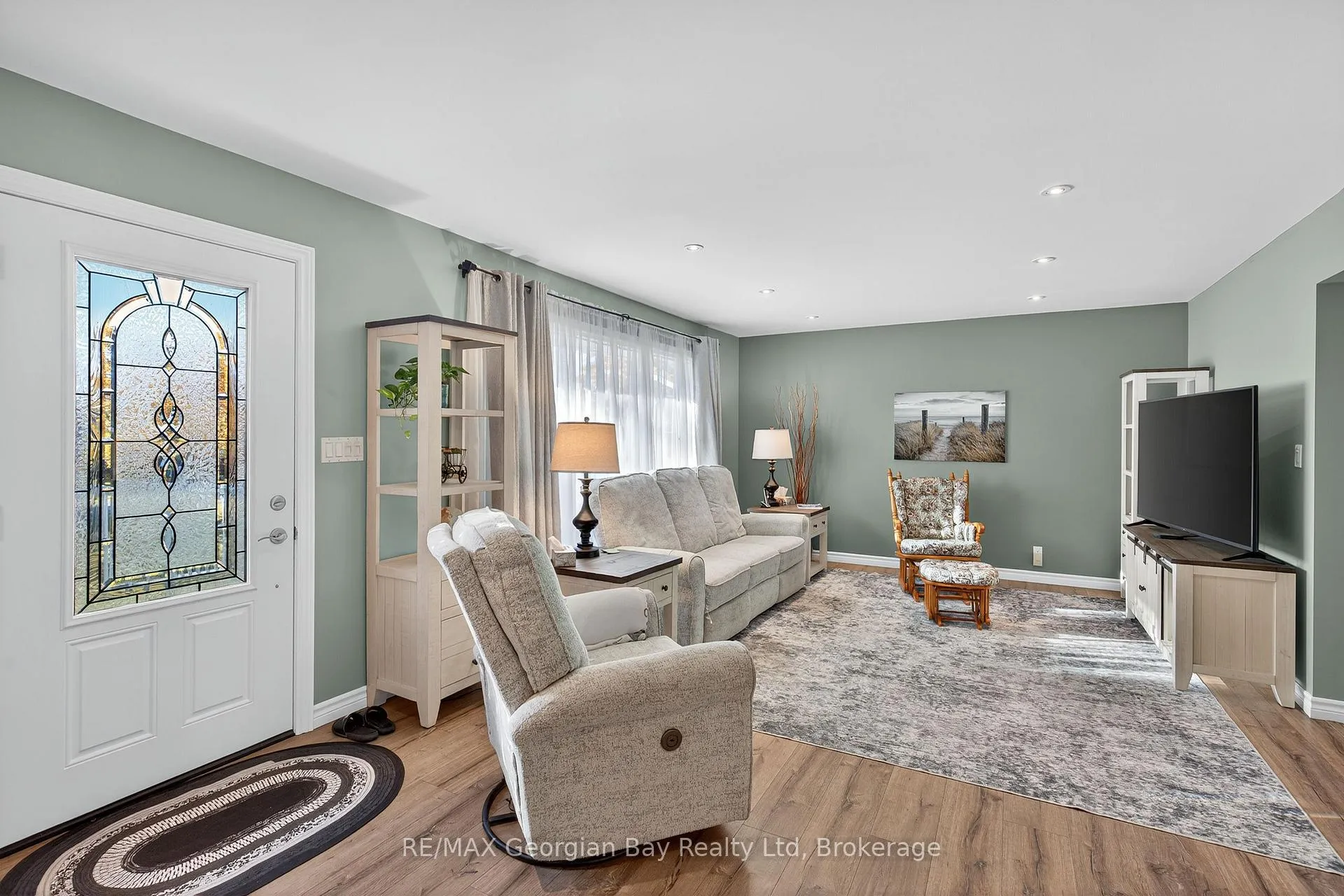 Photo 2 of 1034 Pine Grove Road, Penetanguishene — HOMEH