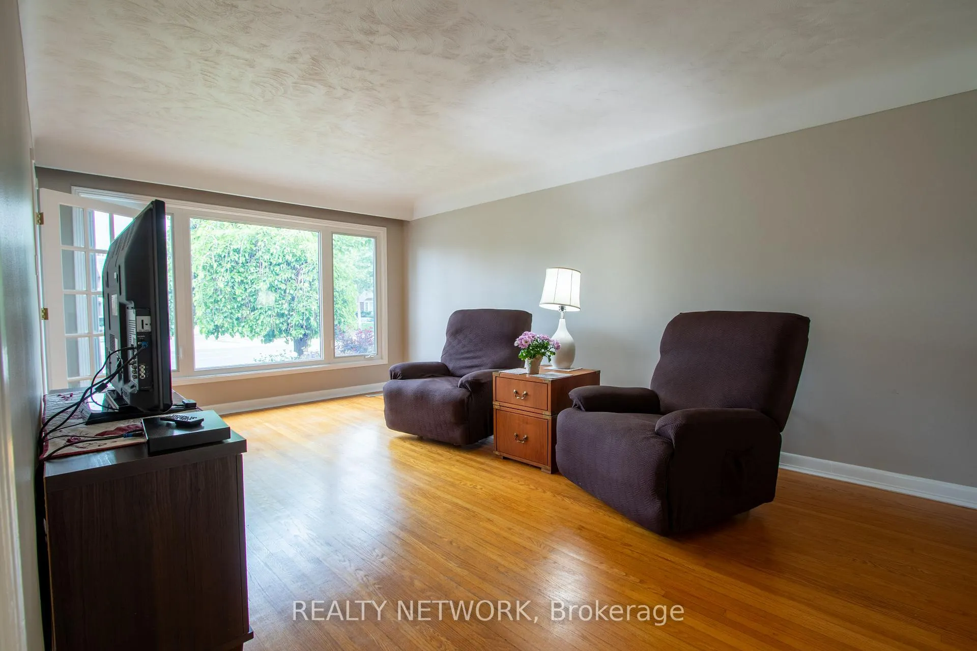 Photo 2 of 652 Upper Wentworth Street, Hamilton, Hill Park — HOMEH