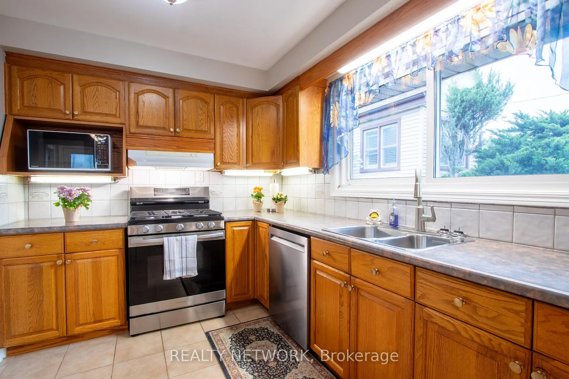 Photo 3 of 652 Upper Wentworth Street, Hamilton, Hill Park — HOMEH