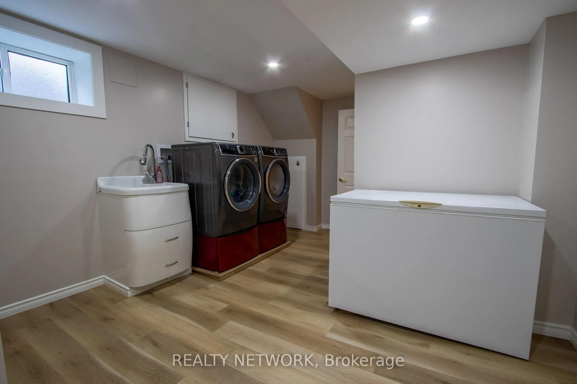 Photo 12 of 652 Upper Wentworth Street, Hamilton, Hill Park — HOMEH