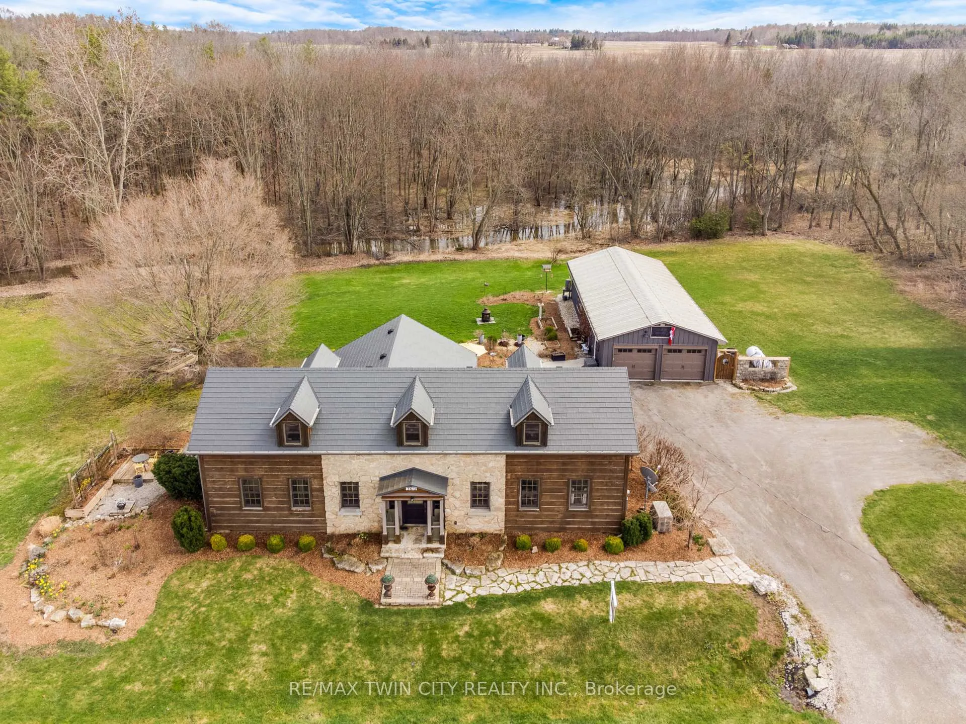 Photo 2 of 3612 Indian Trail, Hamilton, Rural Ancaster — HOMEH