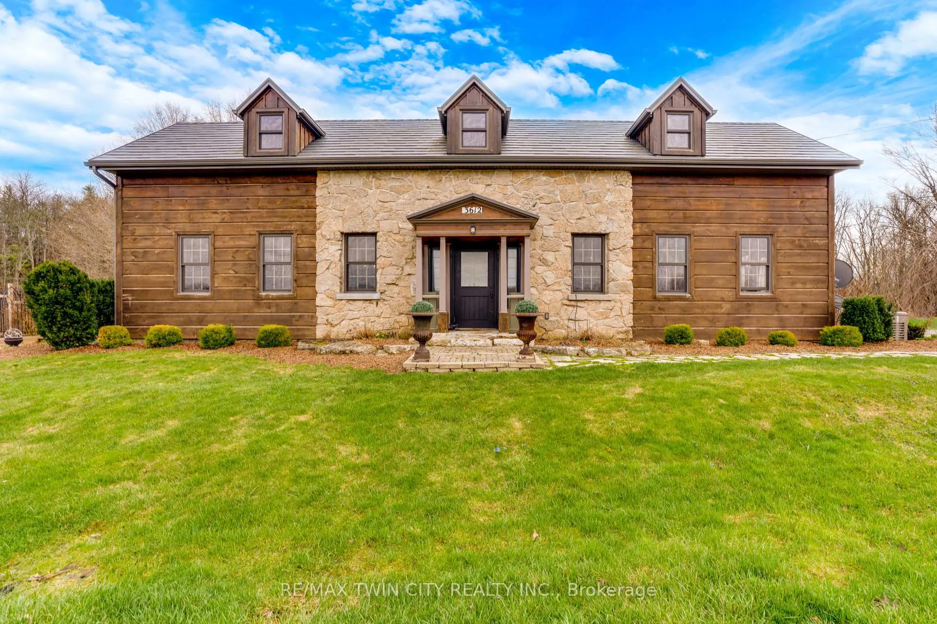 Photo 3 of 3612 Indian Trail, Hamilton, Rural Ancaster — HOMEH