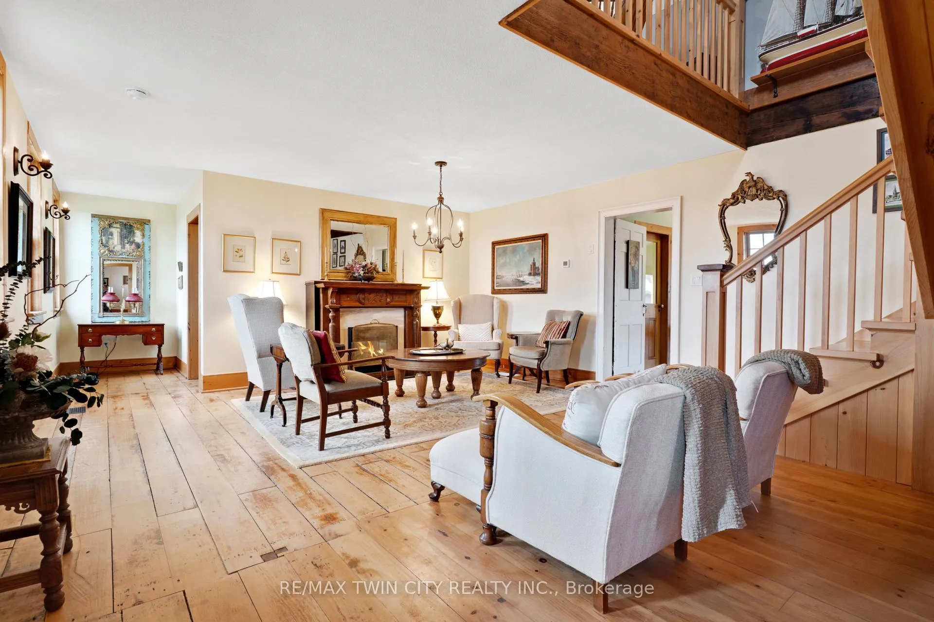 Photo 5 of 3612 Indian Trail, Hamilton, Rural Ancaster — HOMEH