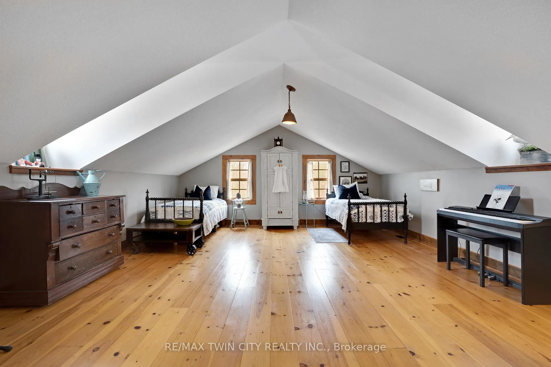 Photo 43 of 3612 Indian Trail, Hamilton, Rural Ancaster — HOMEH