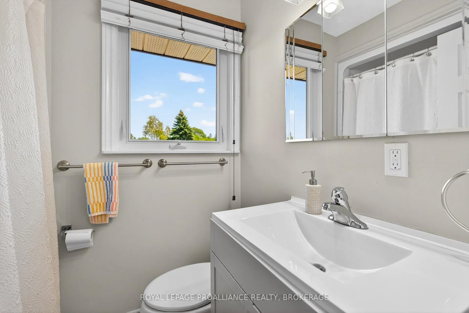 Photo 13 of 1268 Glenmore Avenue, Kingston, South of Taylor-Kidd Blvd — HOMEH