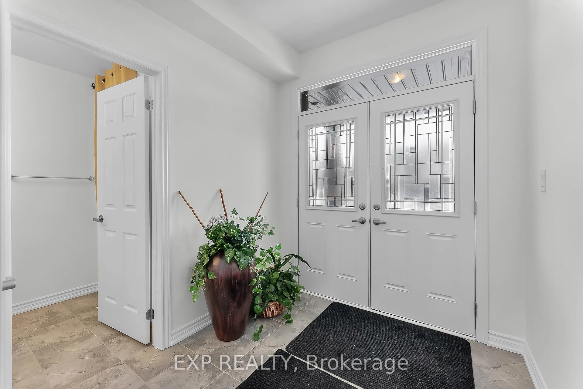 Photo 5 of 229 Vanilla Trail, Thorold, Rolling Meadows — HOMEH