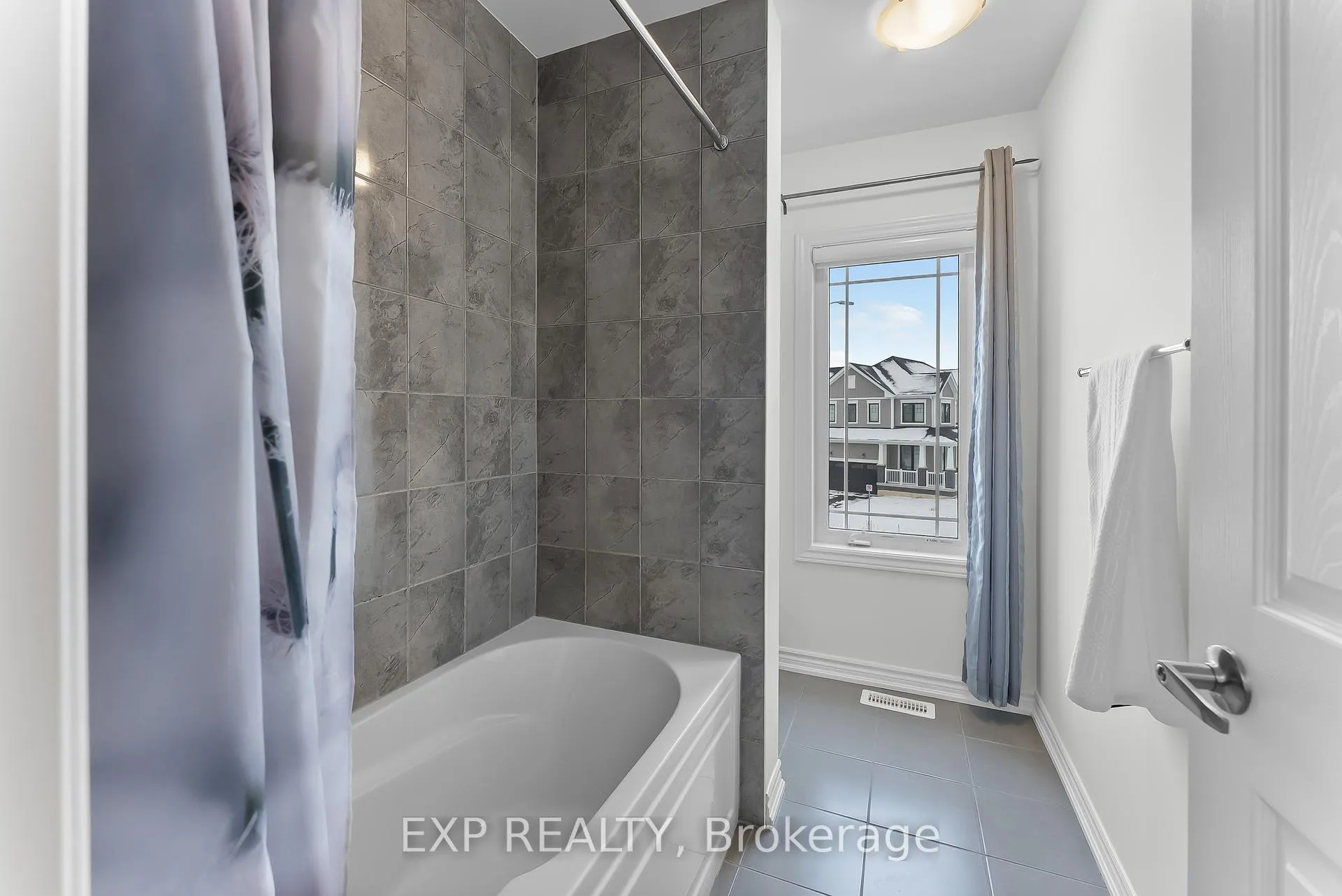 Photo 29 of 229 Vanilla Trail, Thorold, Rolling Meadows — HOMEH