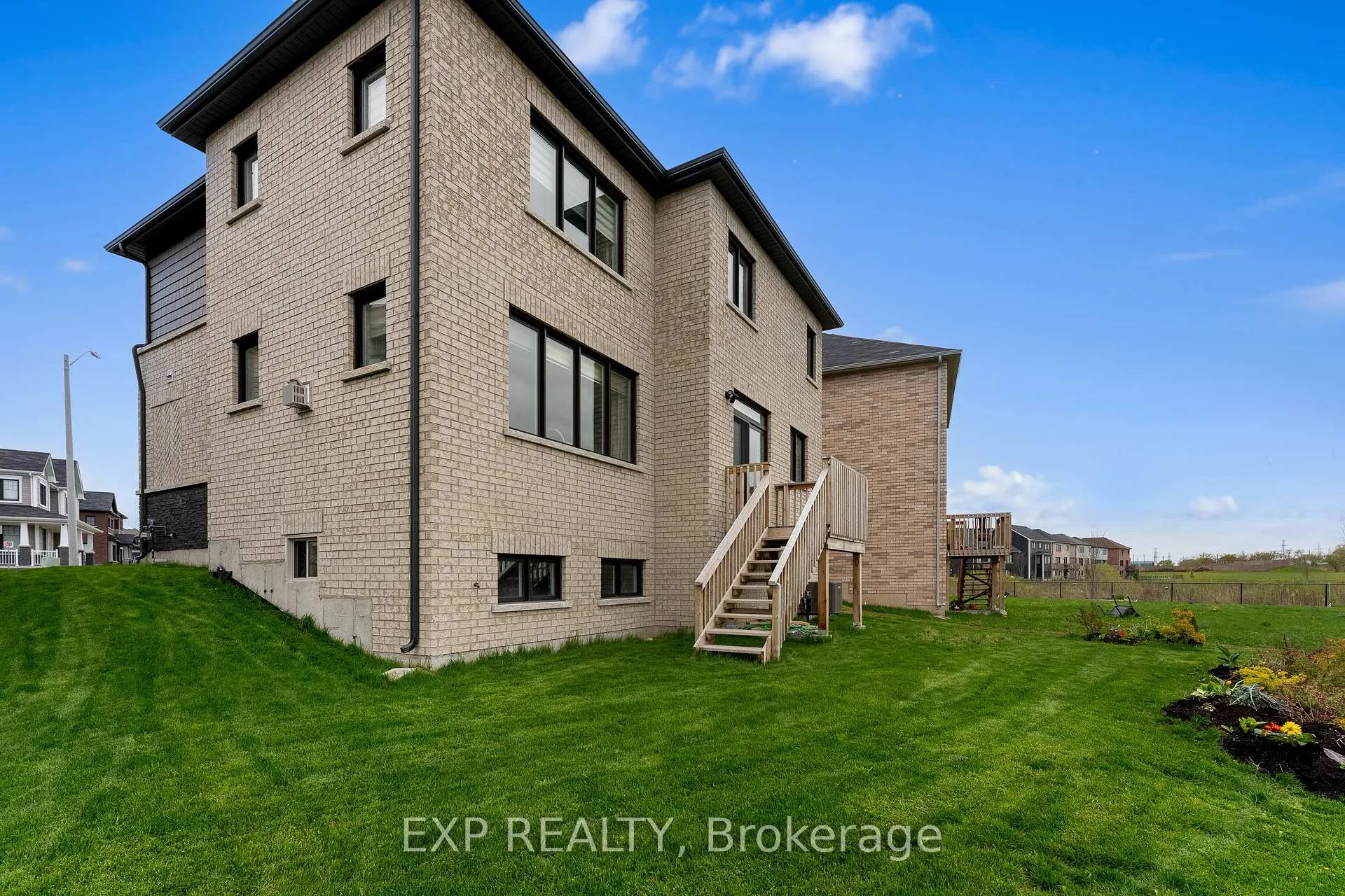Photo 34 of 229 Vanilla Trail, Thorold, Rolling Meadows — HOMEH