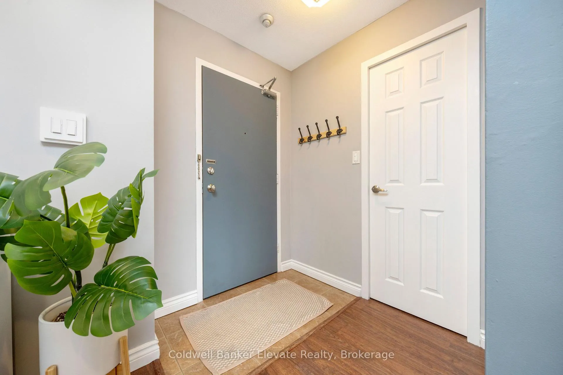 Photo 4 of Unit 402, 49 Park Avenue, Halton Hills, Georgetown — HOMEH