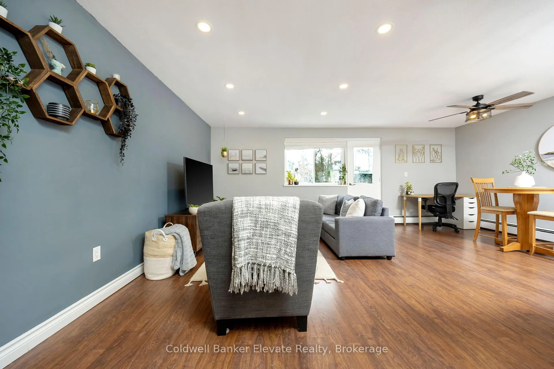 Photo 5 of Unit 402, 49 Park Avenue, Halton Hills, Georgetown — HOMEH