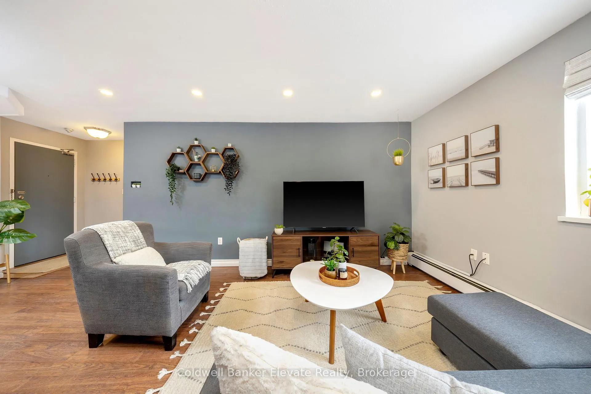 Photo 6 of Unit 402, 49 Park Avenue, Halton Hills, Georgetown — HOMEH