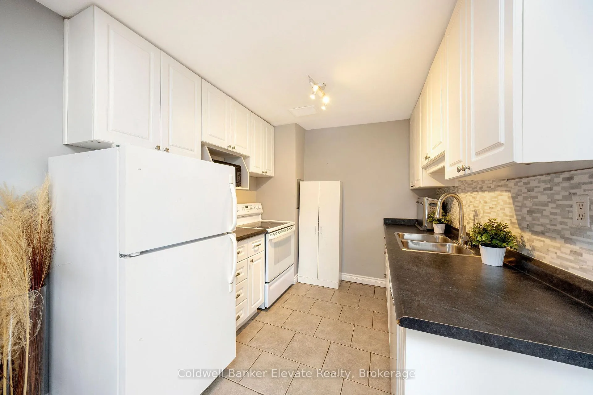 Photo 13 of Unit 402, 49 Park Avenue, Halton Hills, Georgetown — HOMEH
