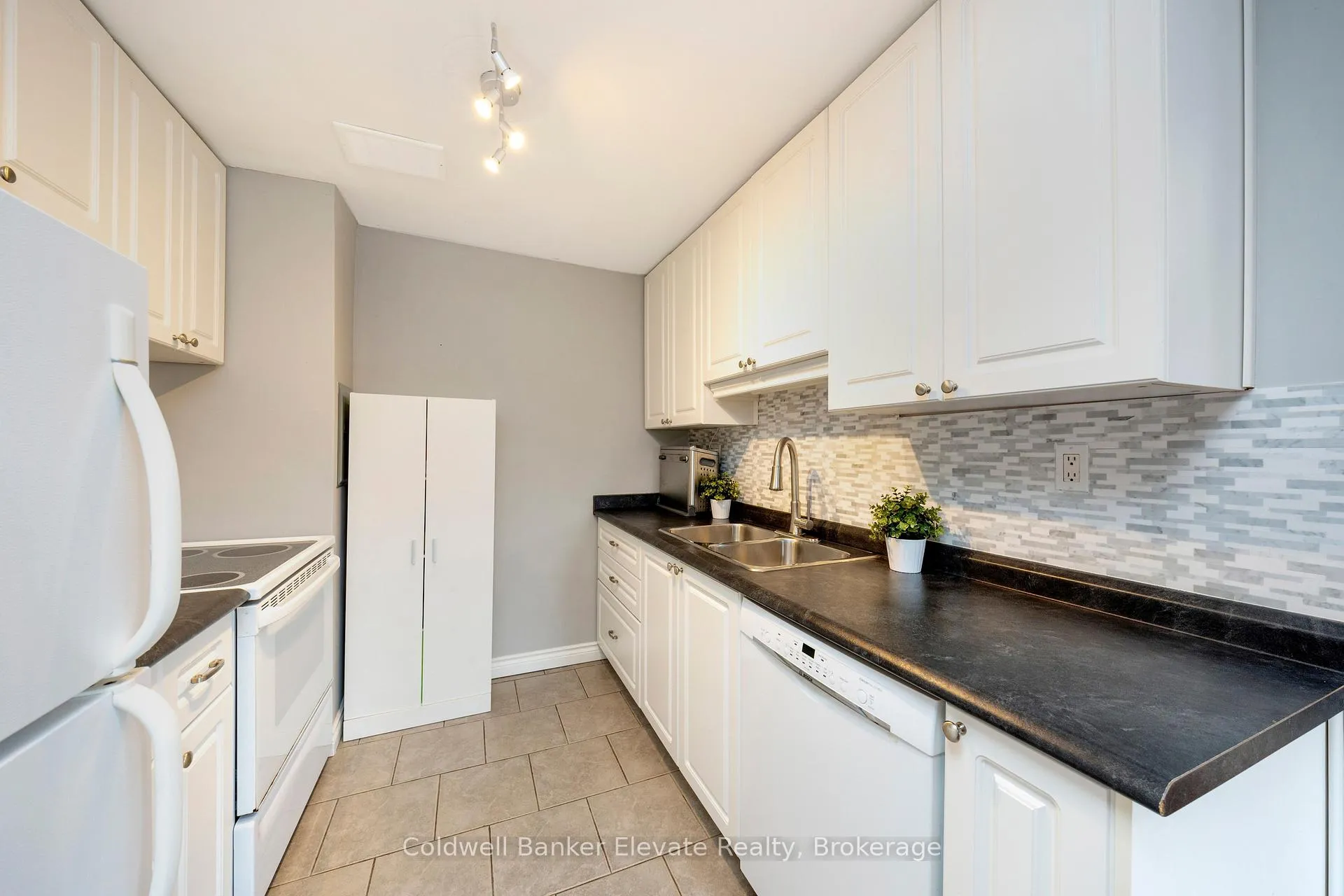 Photo 14 of Unit 402, 49 Park Avenue, Halton Hills, Georgetown — HOMEH