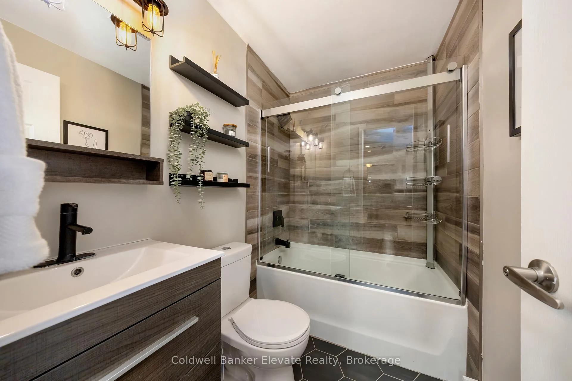 Photo 16 of Unit 402, 49 Park Avenue, Halton Hills, Georgetown — HOMEH
