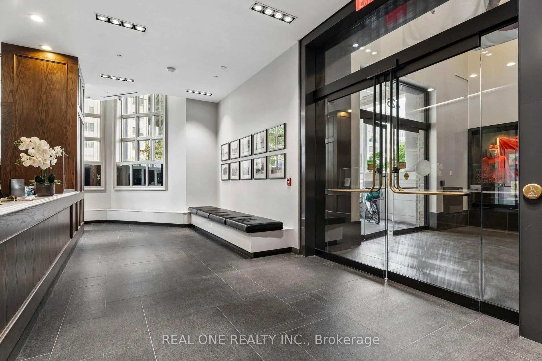 Photo 5 of Unit 3102, 426 University Avenue, Toronto, University — HOMEH