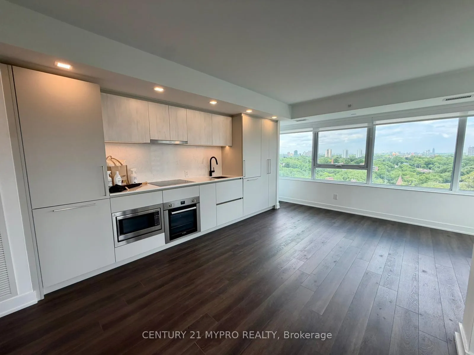 Front of Unit 1110, 609 Sherbourne Street