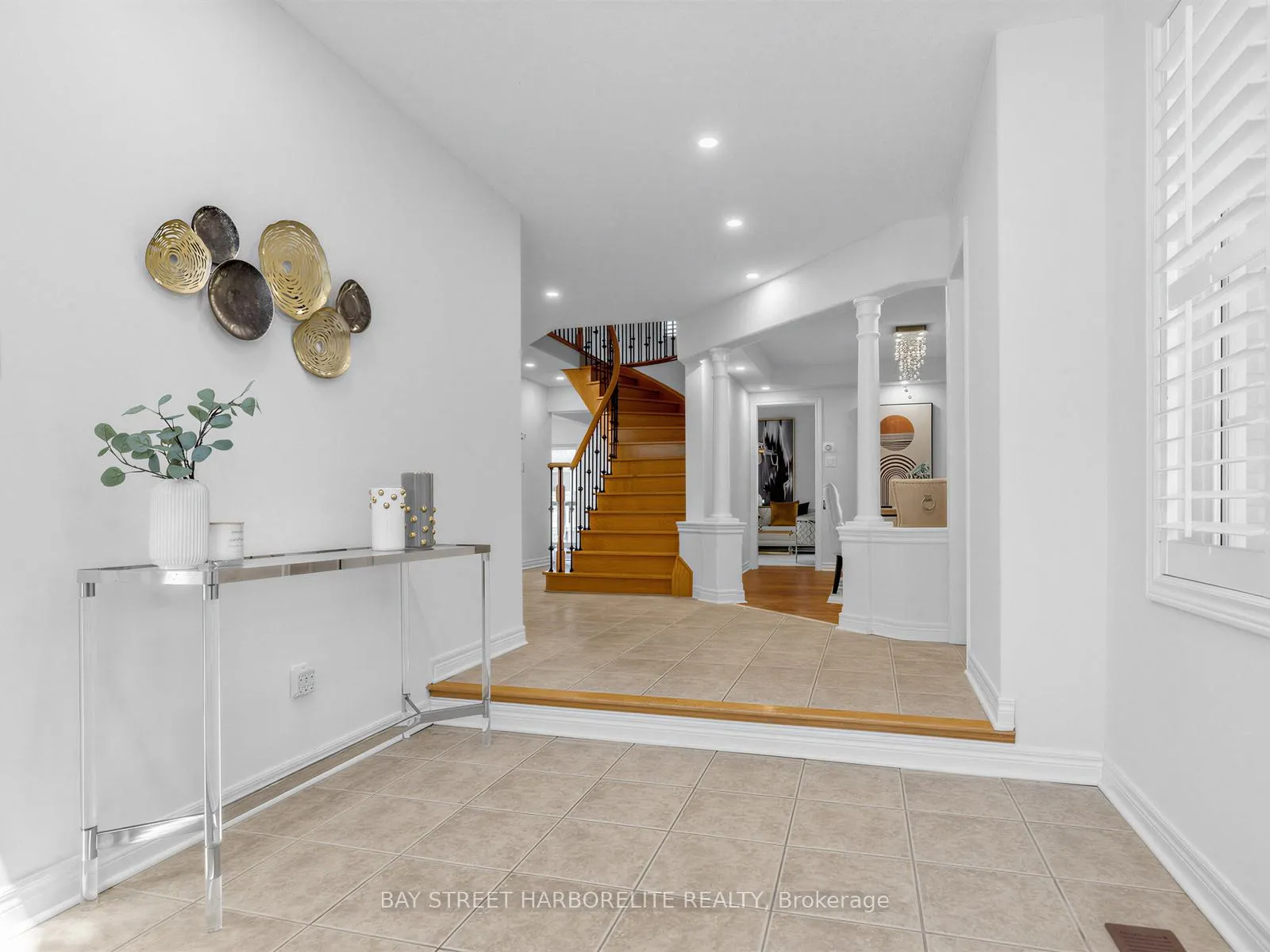Photo 4 of 81 Laurendale Avenue, Georgina, Keswick South — HOMEH