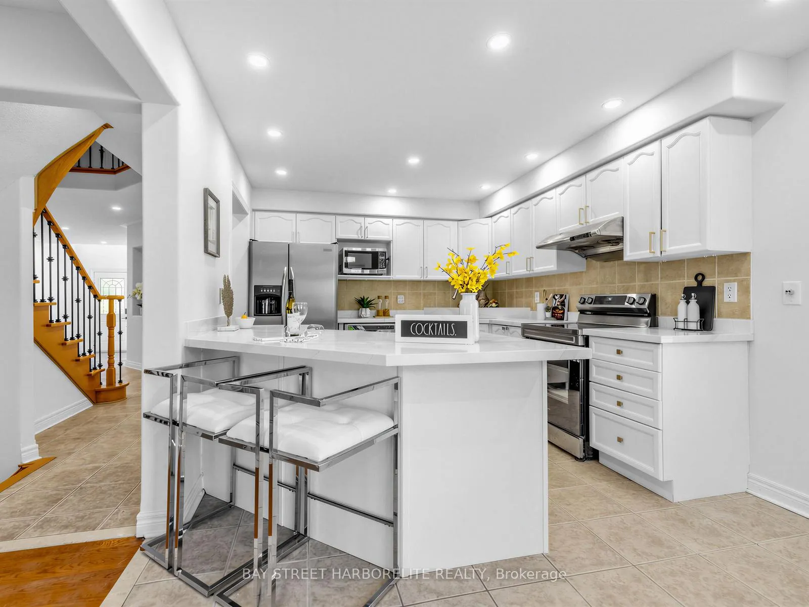 Photo 9 of 81 Laurendale Avenue, Georgina, Keswick South — HOMEH