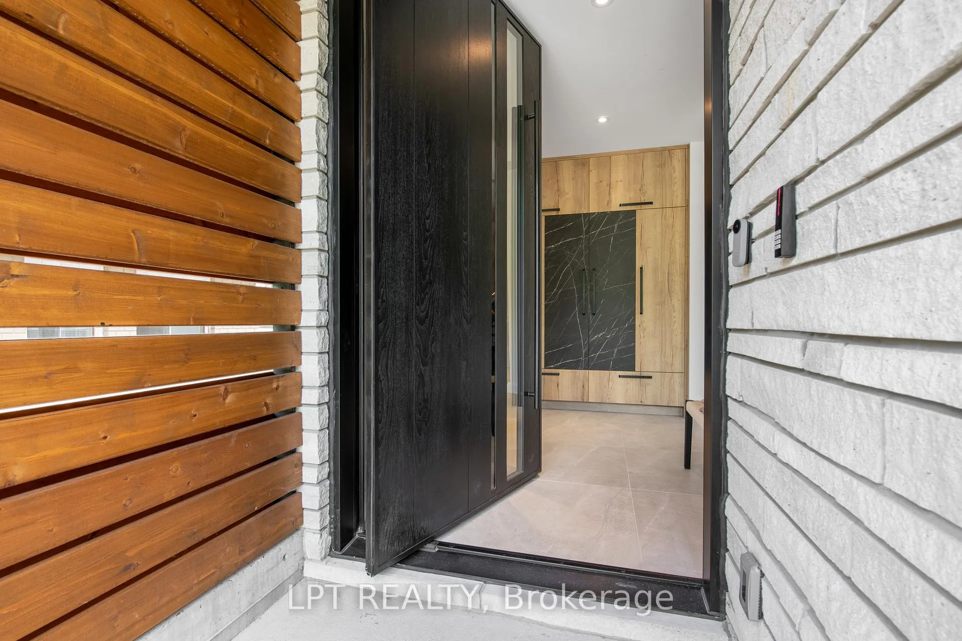 Photo 3 of 322 Perrier Avenue, Ottawa, Vanier — HOMEH