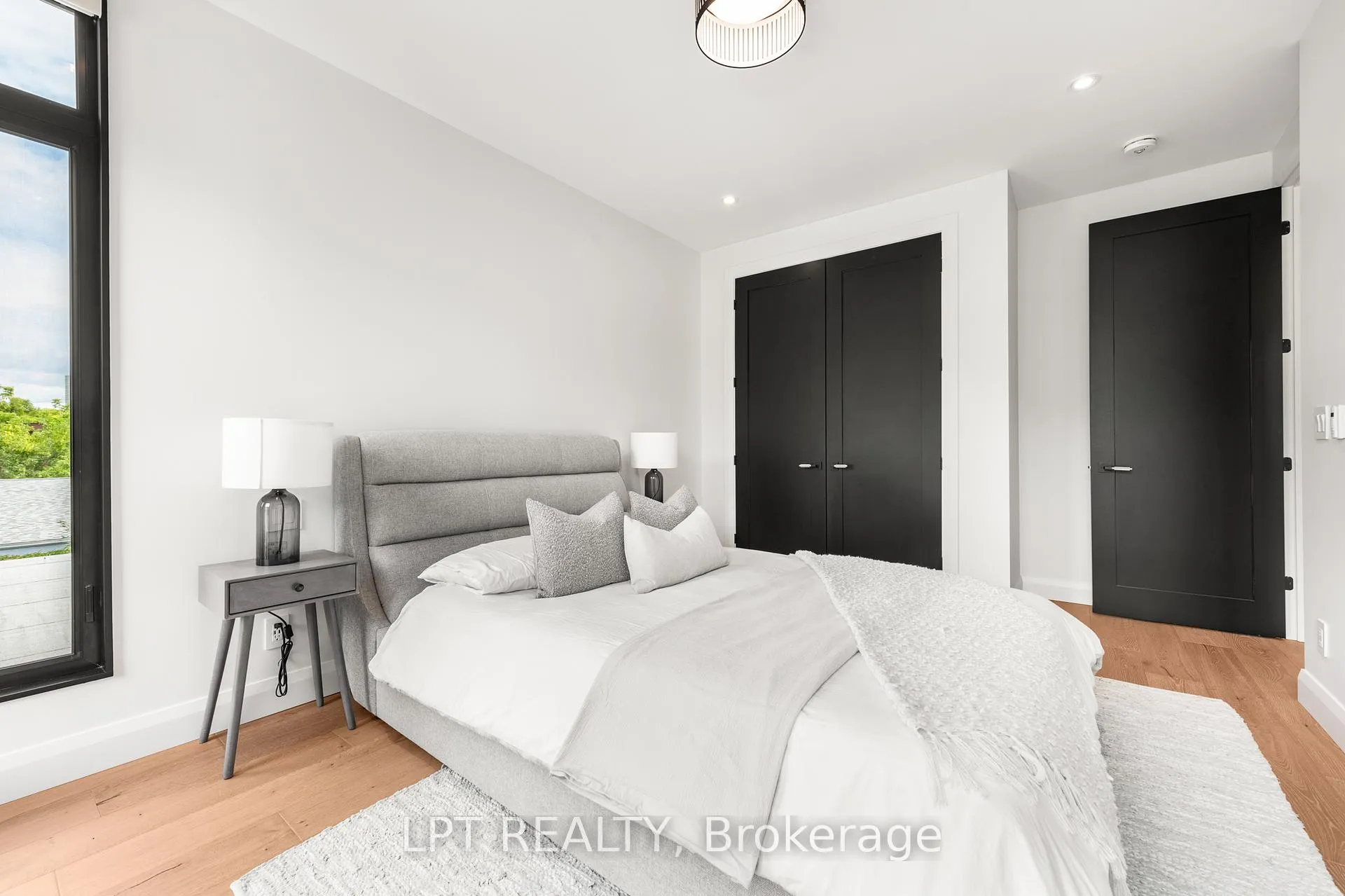 Photo 33 of 322 Perrier Avenue, Ottawa, Vanier — HOMEH