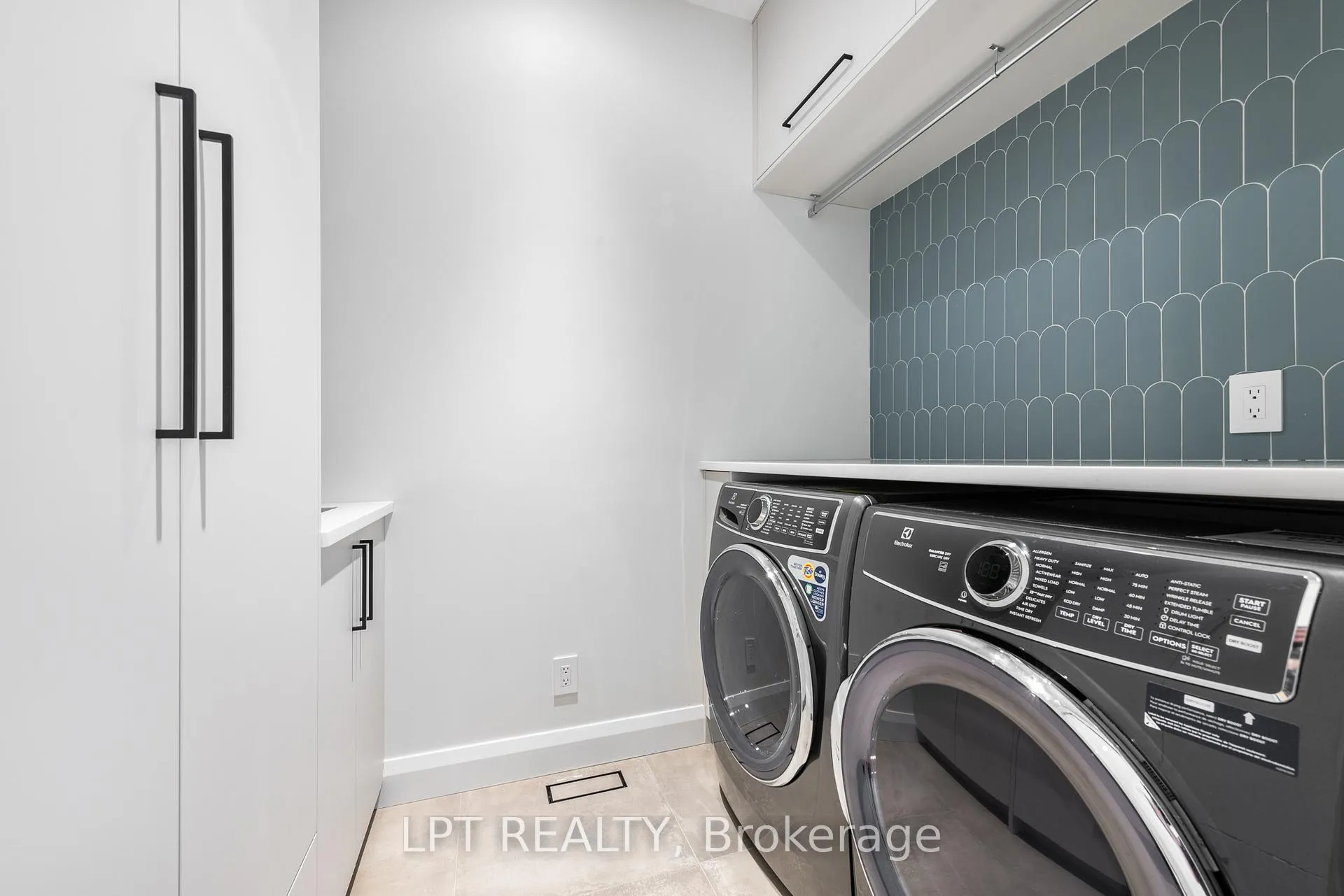 Photo 35 of 322 Perrier Avenue, Ottawa, Vanier — HOMEH