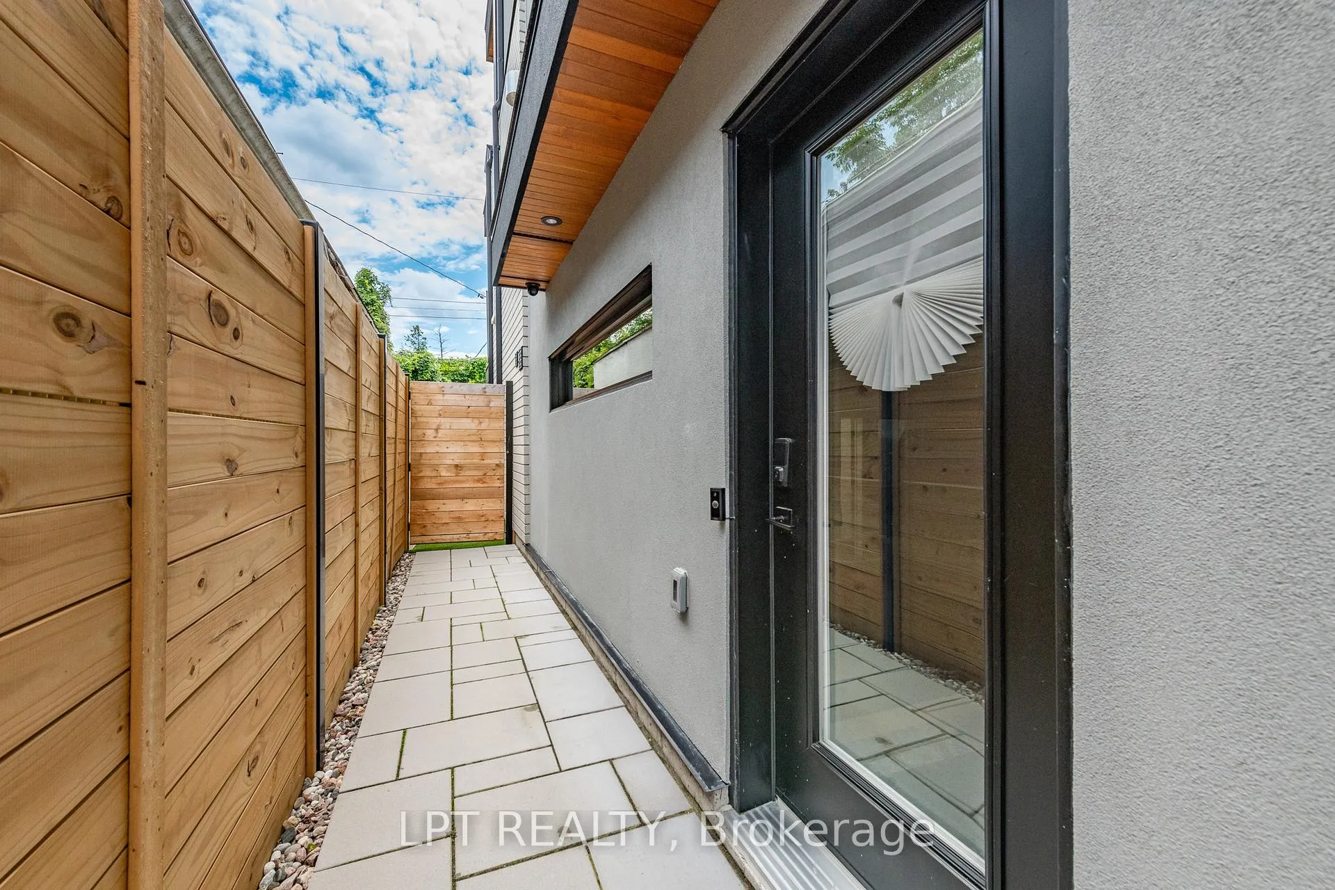 Photo 36 of 322 Perrier Avenue, Ottawa, Vanier — HOMEH