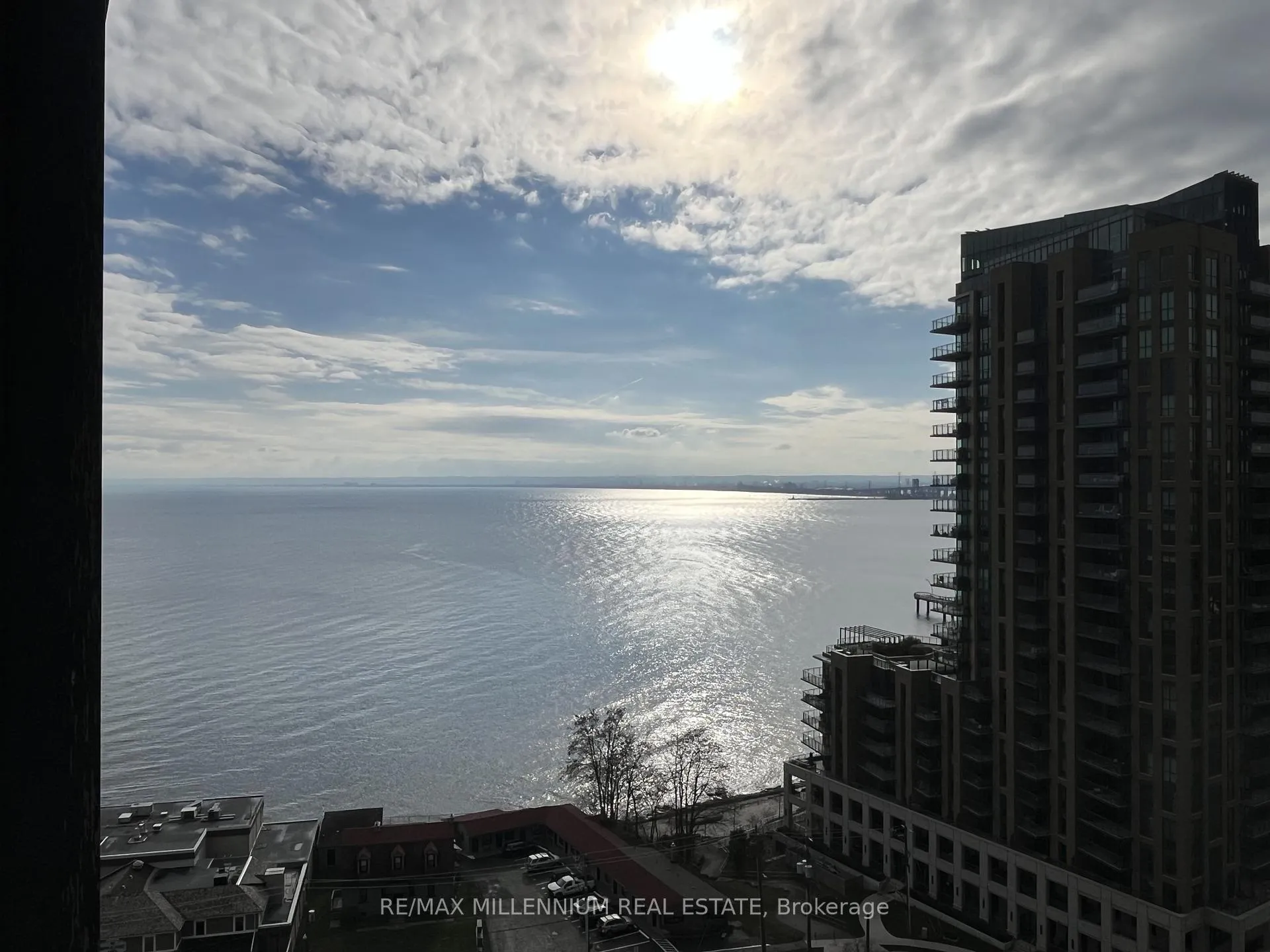 Photo 4 of Unit 1608, 370 Martha Street, Burlington, Brant — HOMEH