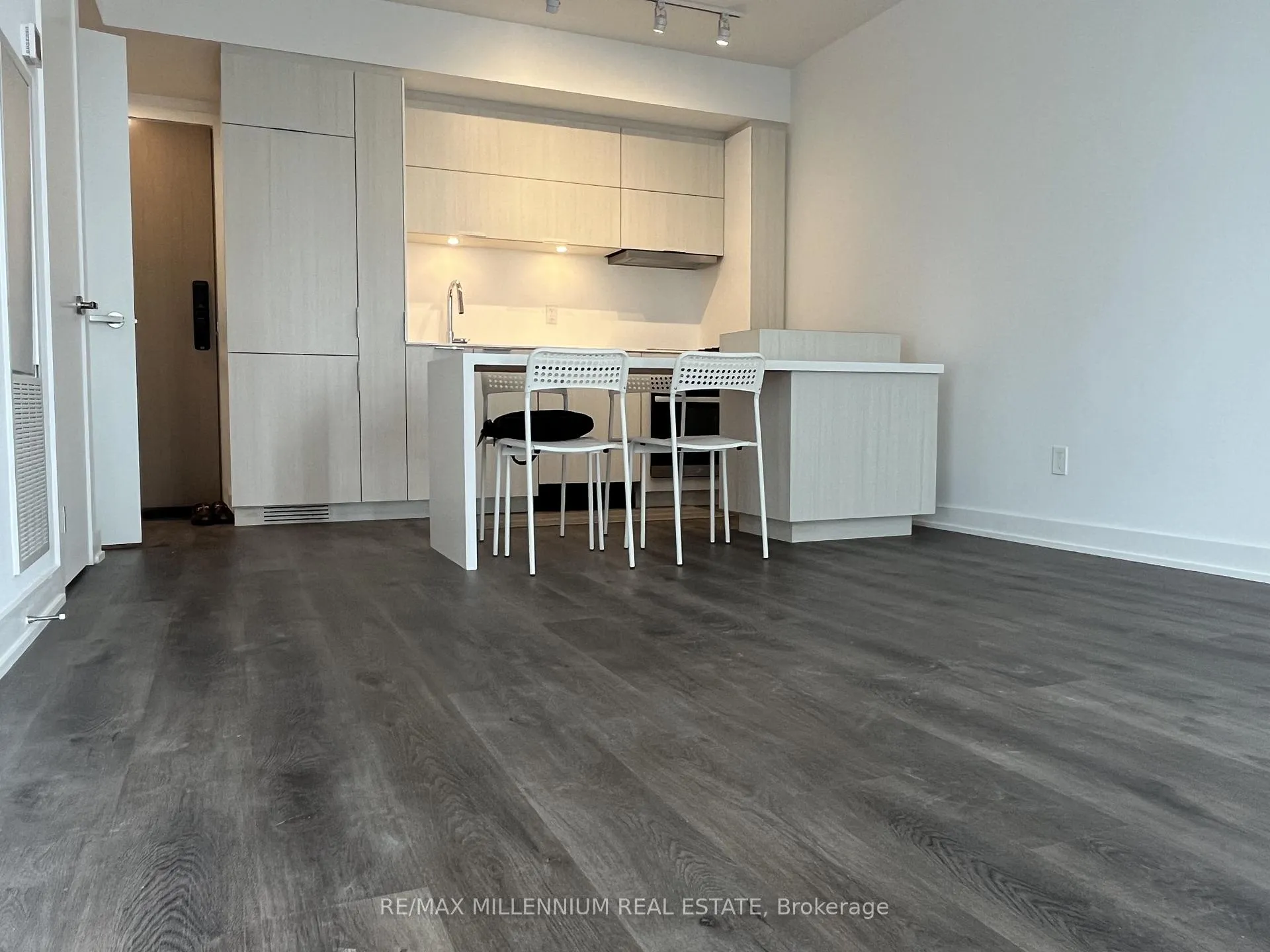 Photo 5 of Unit 1608, 370 Martha Street, Burlington, Brant — HOMEH