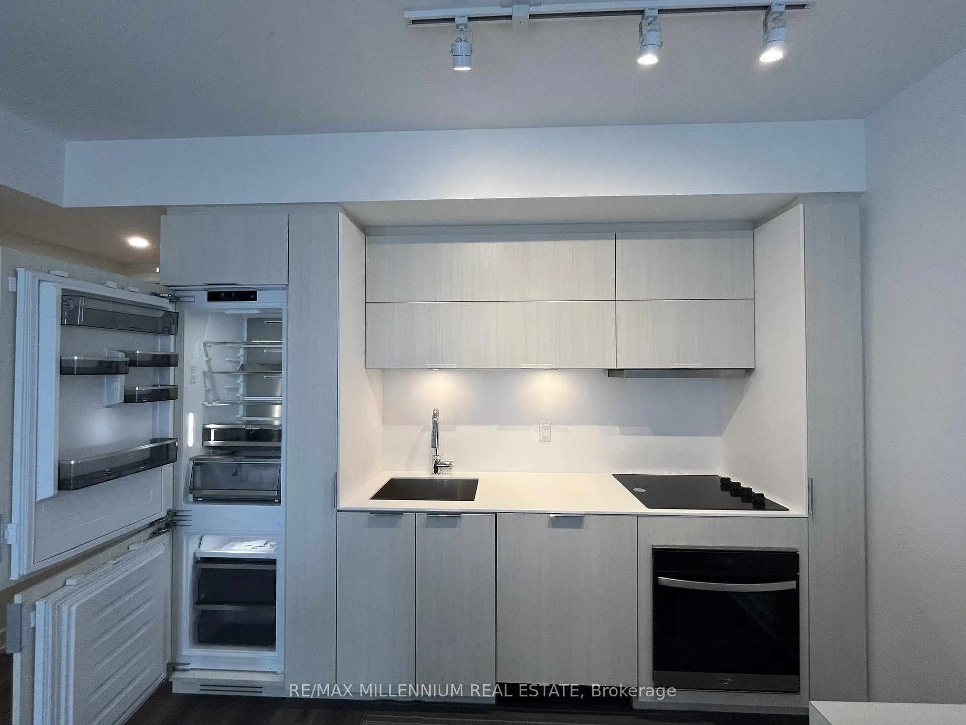 Photo 11 of Unit 1608, 370 Martha Street, Burlington, Brant — HOMEH