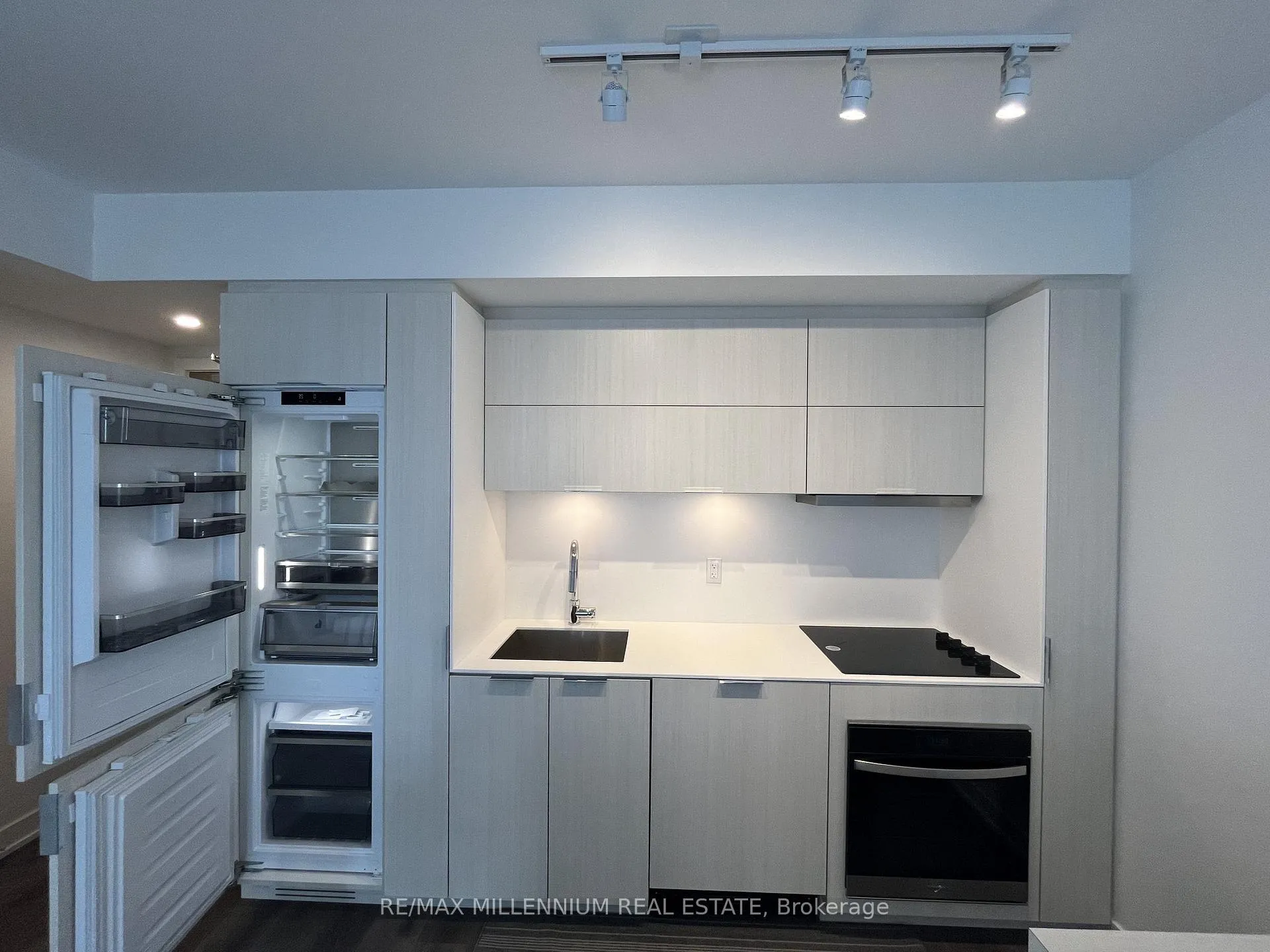 Photo 12 of Unit 1608, 370 Martha Street, Burlington, Brant — HOMEH