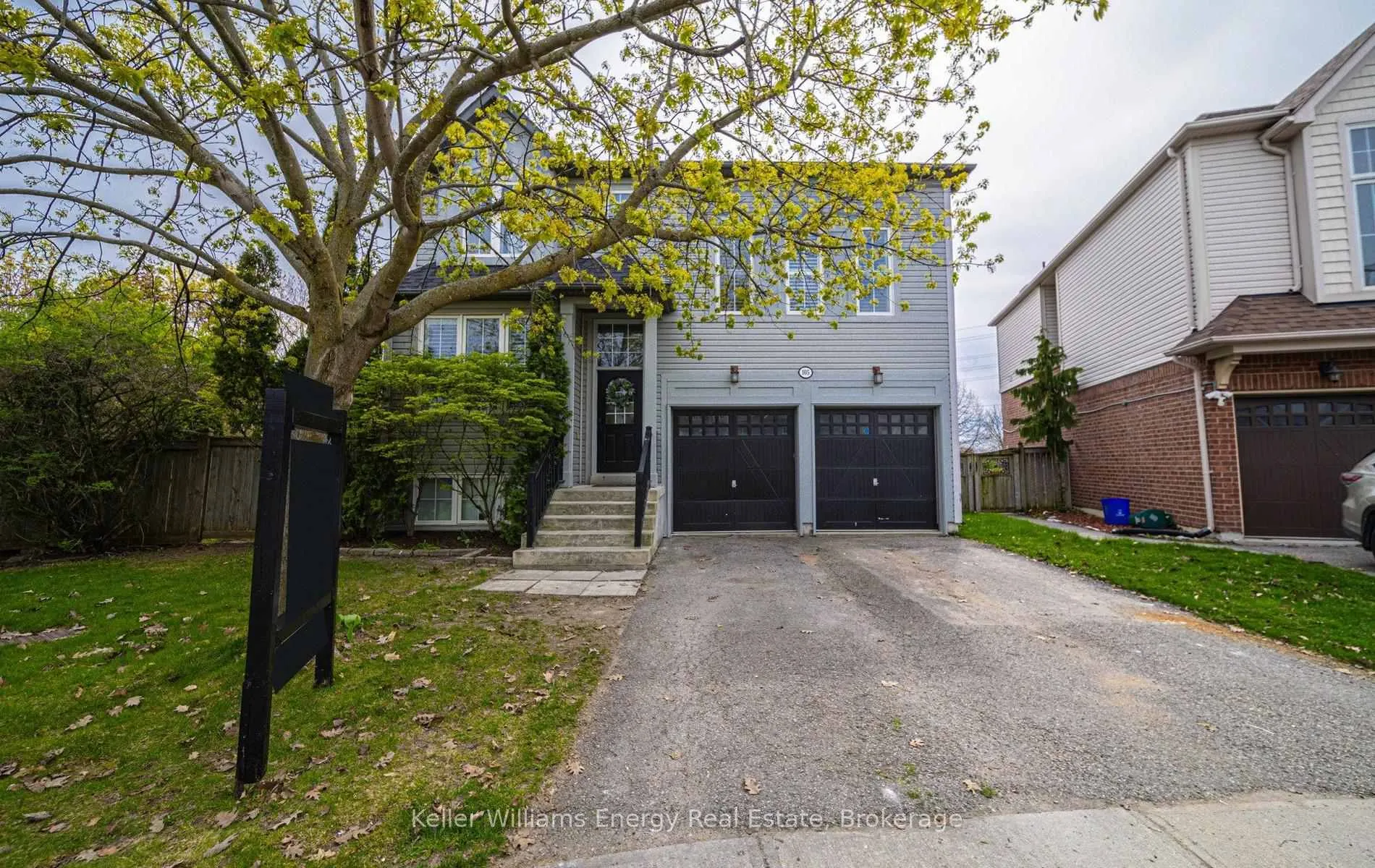 Photo 2 of 105 Woodbine Place, Oshawa, Windfields — HOMEH