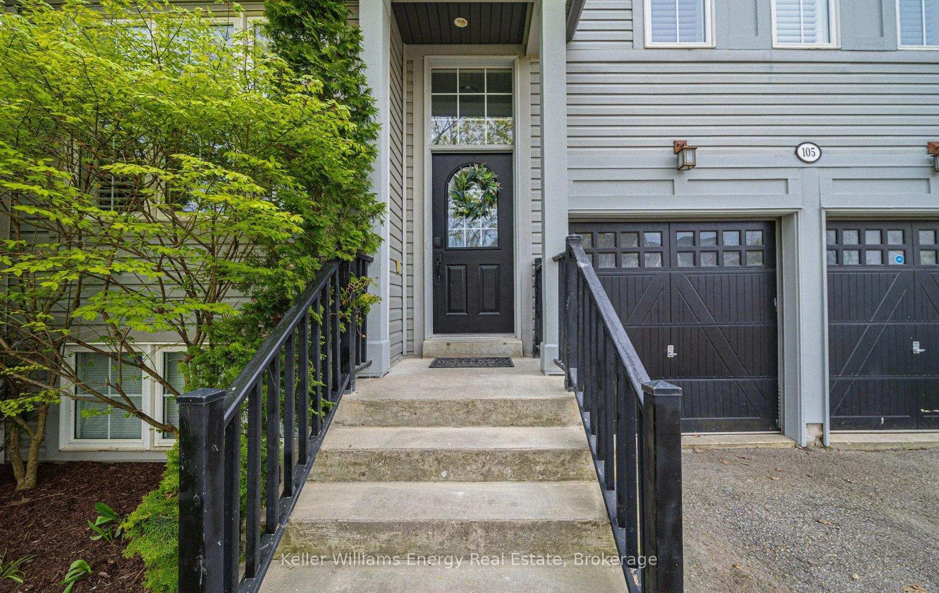 Photo 3 of 105 Woodbine Place, Oshawa, Windfields — HOMEH