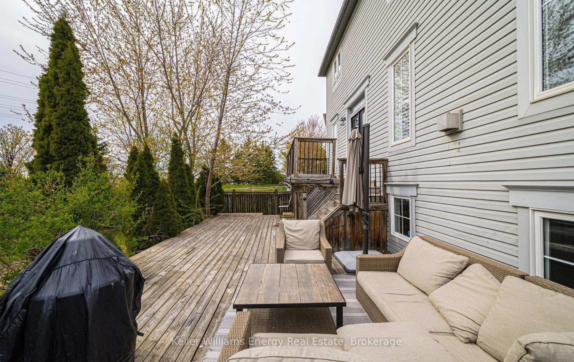 Photo 7 of 105 Woodbine Place, Oshawa, Windfields — HOMEH