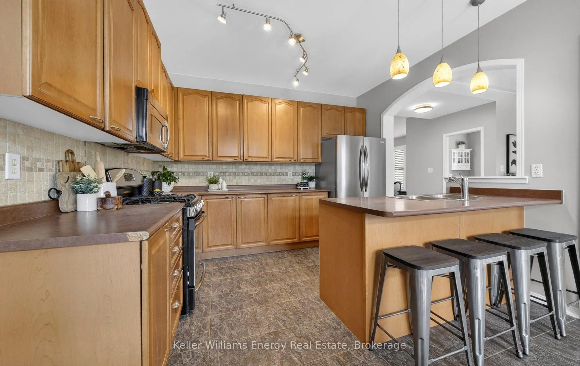 Photo 17 of 105 Woodbine Place, Oshawa, Windfields — HOMEH