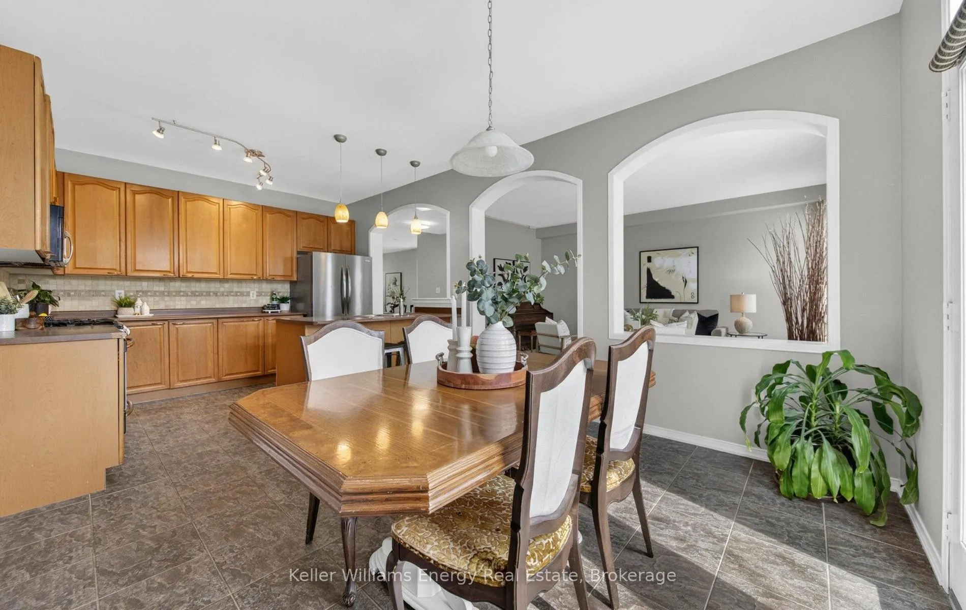 Photo 19 of 105 Woodbine Place, Oshawa, Windfields — HOMEH