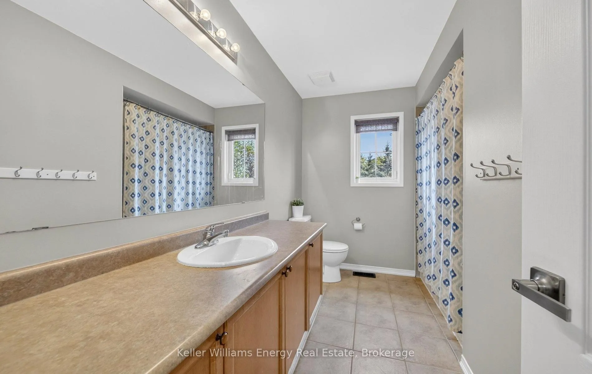 Photo 25 of 105 Woodbine Place, Oshawa, Windfields — HOMEH