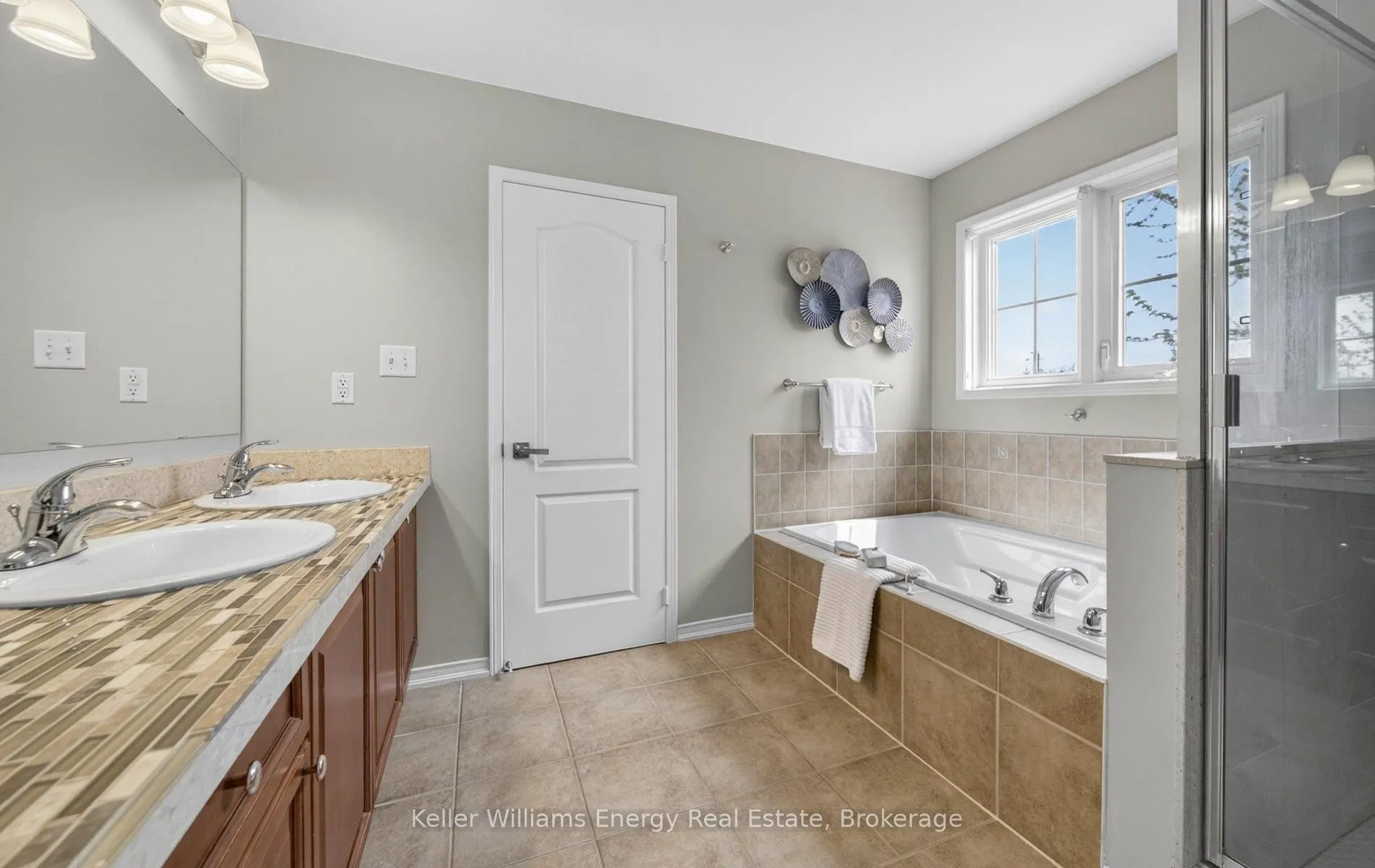 Photo 32 of 105 Woodbine Place, Oshawa, Windfields — HOMEH