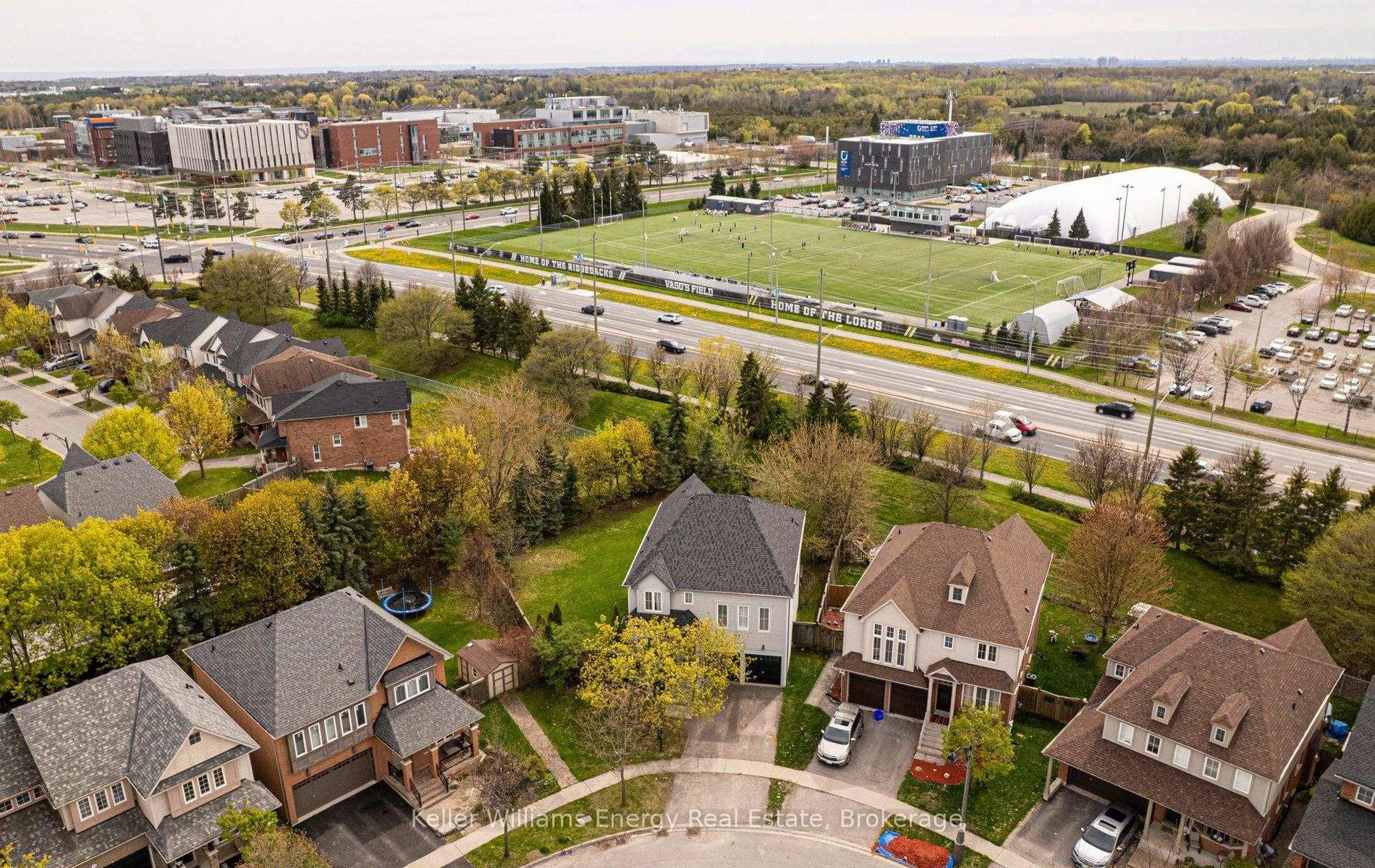 Photo 39 of 105 Woodbine Place, Oshawa, Windfields — HOMEH