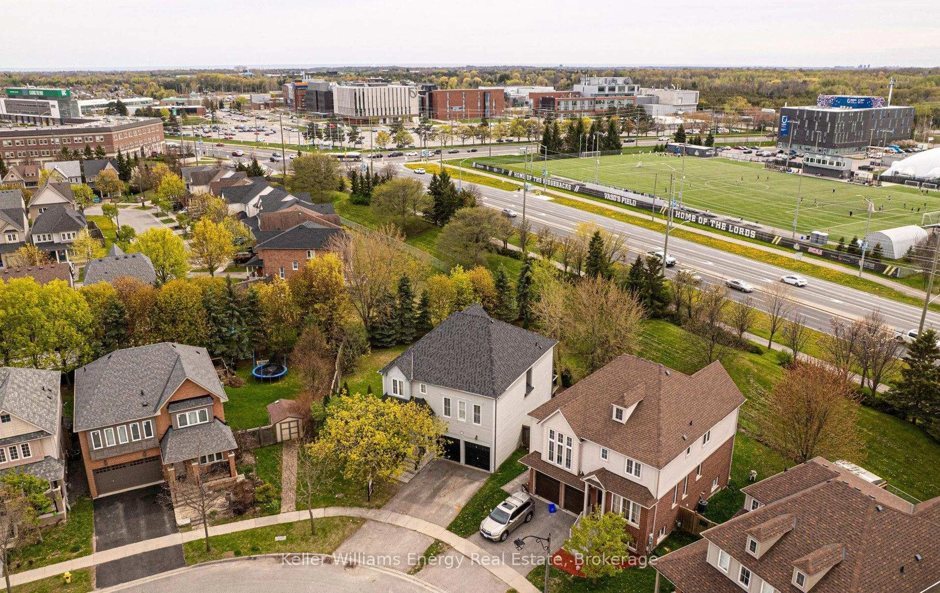 Photo 44 of 105 Woodbine Place, Oshawa, Windfields — HOMEH