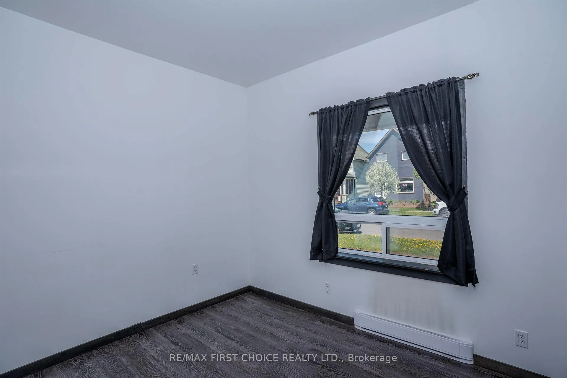 Photo 3 of 318 Ogden Street, Thunder Bay, East End — HOMEH
