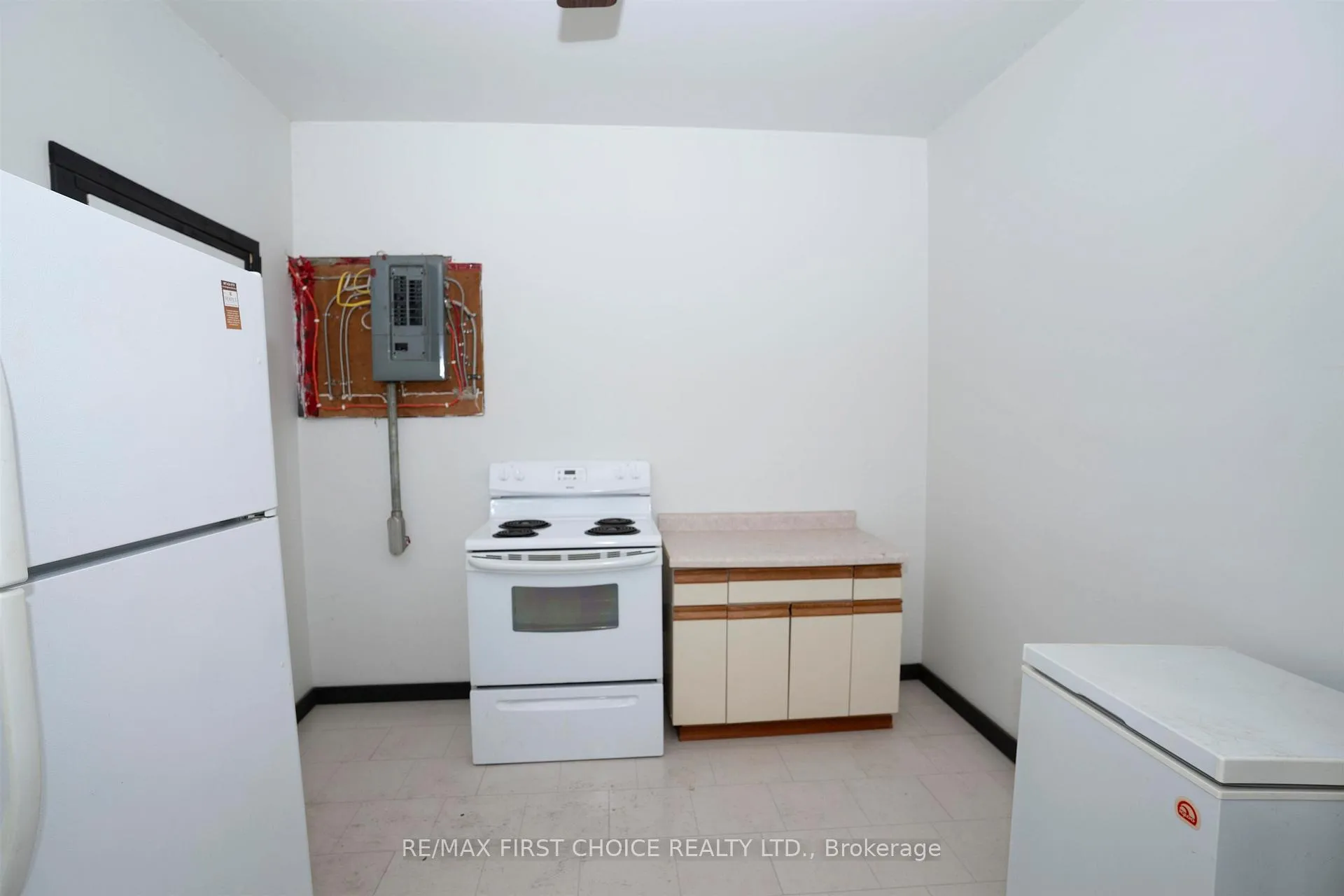 Photo 6 of 318 Ogden Street, Thunder Bay, East End — HOMEH
