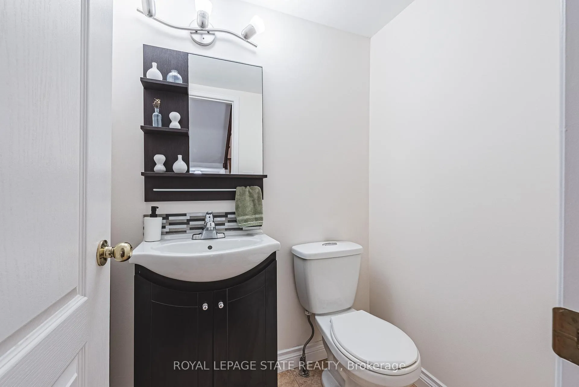 Photo 6 of 2412 Curtis Road, Burlington, Orchard — HOMEH