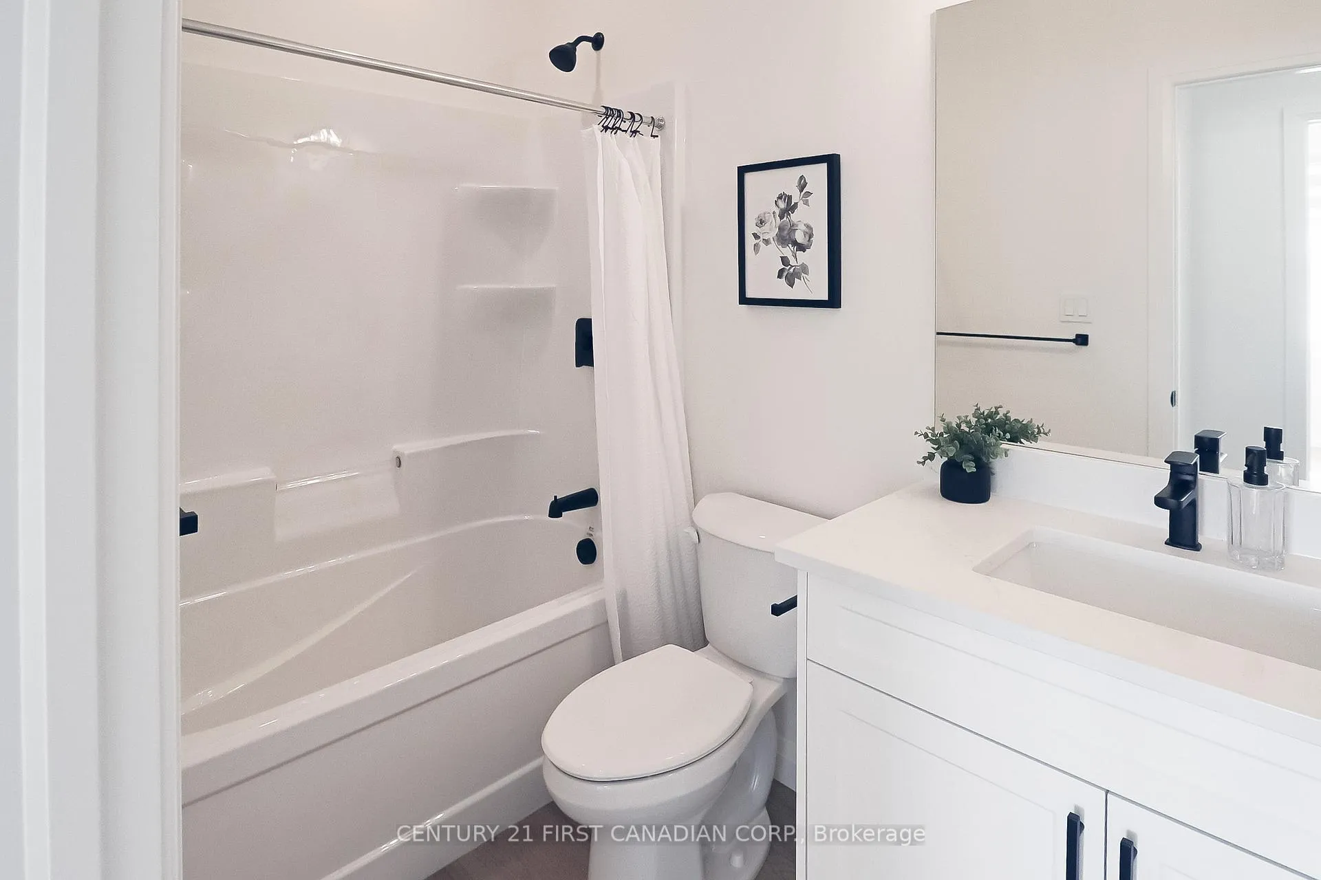 Photo 4 of Unit 11, 32 Postma Crescent, North Middlesex, Ailsa Craig — HOMEH