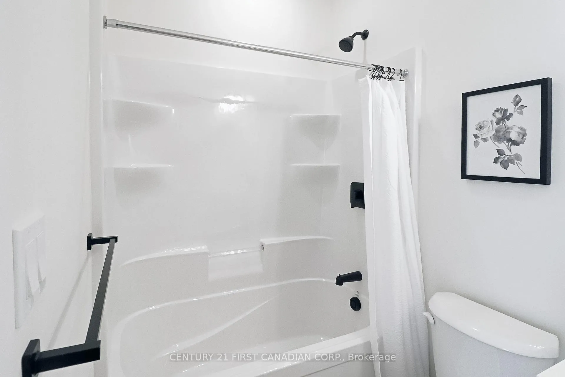 Photo 6 of Unit 11, 32 Postma Crescent, North Middlesex, Ailsa Craig — HOMEH
