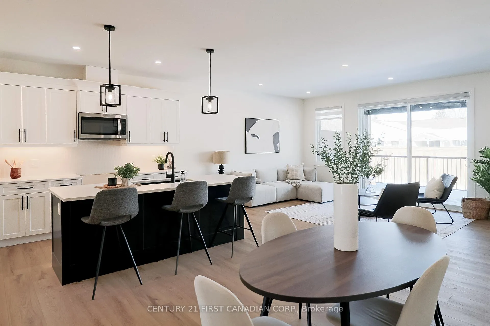 Photo 9 of Unit 11, 32 Postma Crescent, North Middlesex, Ailsa Craig — HOMEH